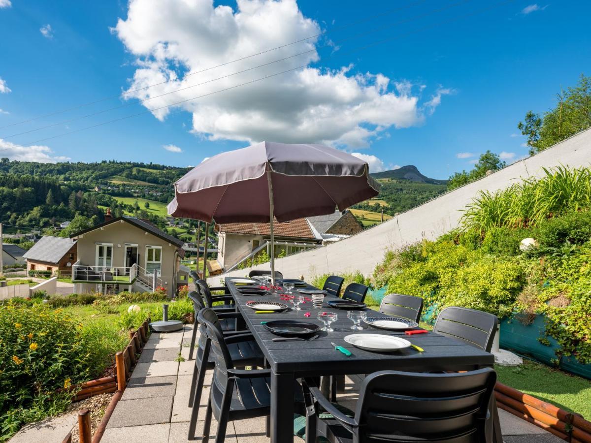 Stunning 4-Bed House In La Bourboule Βίλα Εξωτερικό φωτογραφία