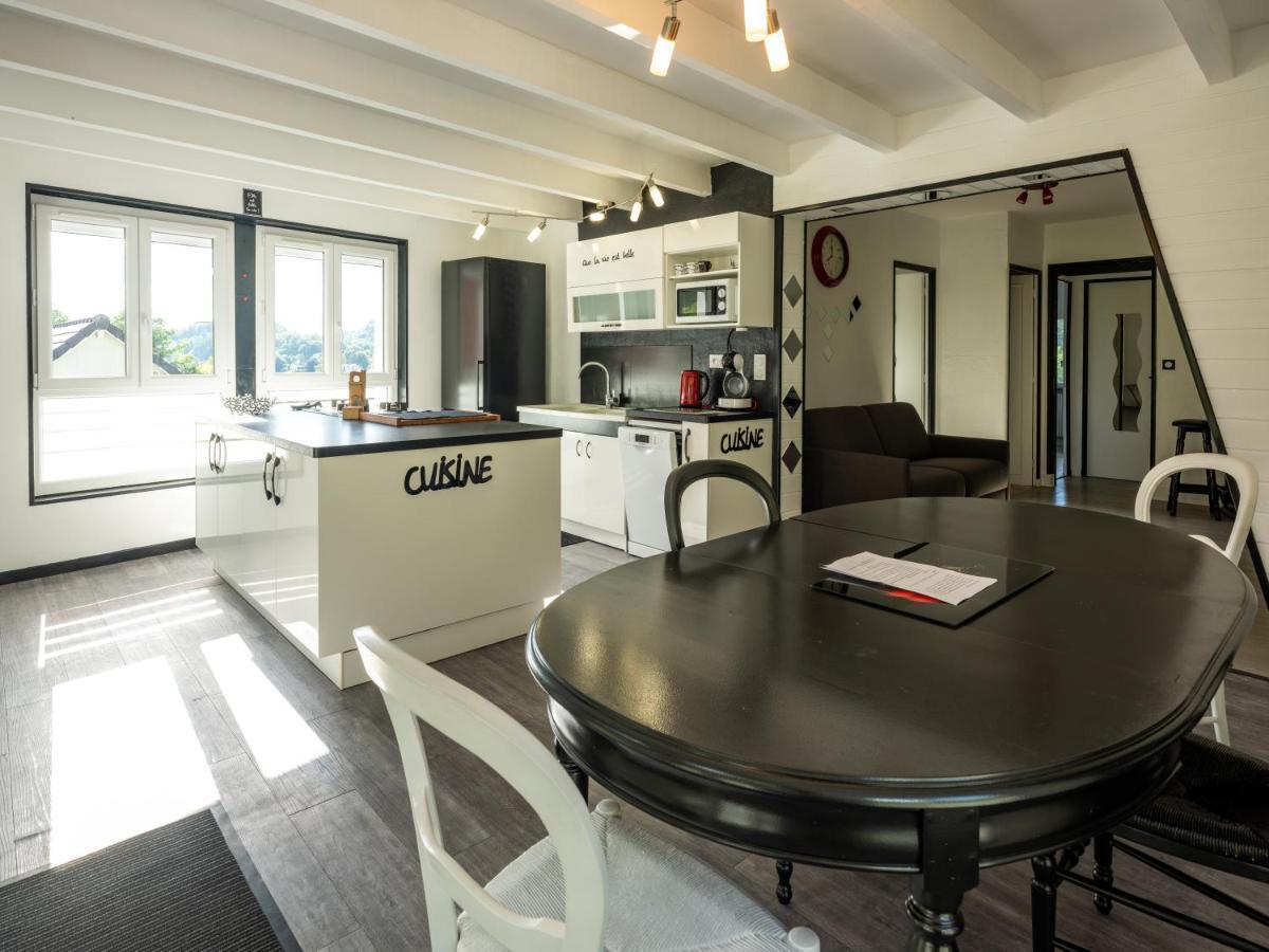 Stunning 4-Bed House In La Bourboule Βίλα Εξωτερικό φωτογραφία